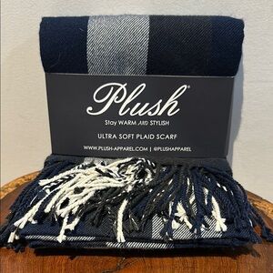 Plush Ultra Soft Plaid Navy/White Large Scarf NEW